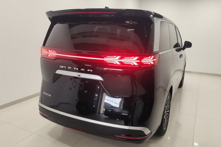 Used Denza D9 2025 DM-i Intelligent Drive 1020 Four-Wheel Drive Flagship Model