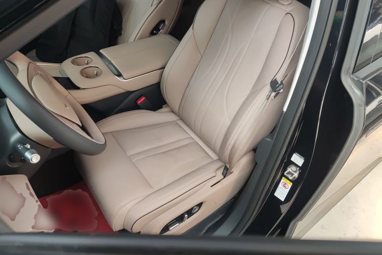 Used XPeng X9 2025 740 Ultra-Long Range Max Left Front Seat