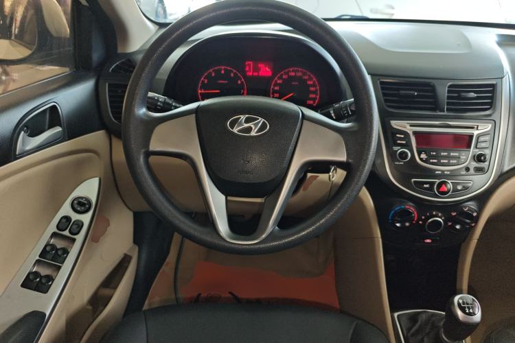 Used Hyundai Verna (older generation) 2014 1.4L Manual Smart GLS Trim Steering Wheel