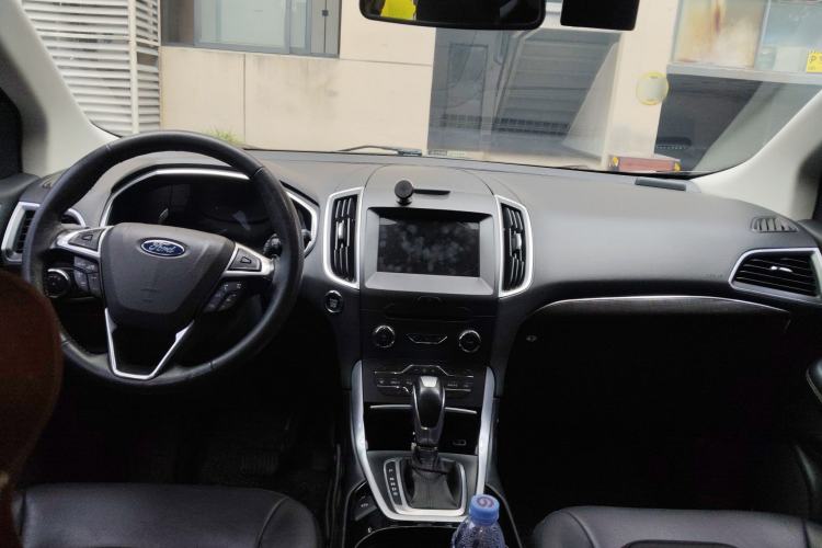 Used Ford Edge 2016 EcoBoost 245 Two-Wheel-Drive Titanium 7-Seater Center Console