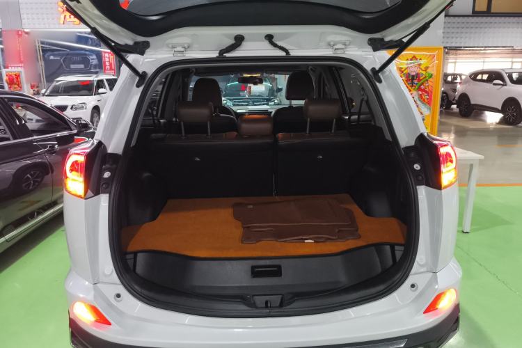 Used Toyota RAV4 2018 2.0L CVT Two-Wheel Drive Fashion X Edition