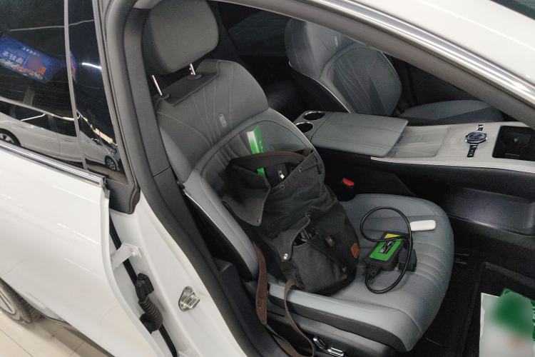 Used Geely Galaxy E8 2024 665 km Range Rear-Drive Starship Long-Range Version
