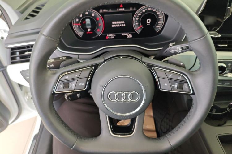 Used Audi A4L 2022 40 TFSI Luxury Dynamic Model Steering Wheel