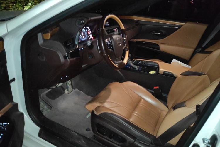 Used Lexus ES 2020 300h Premium Edition