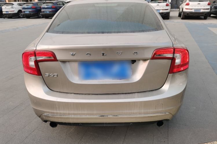 Used Volvo S60 2014 S60L 2.0T Zhiyuan Edition
