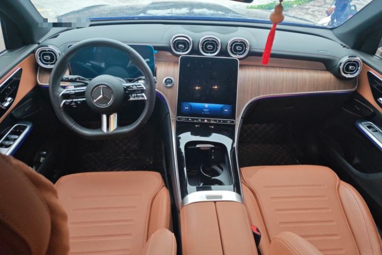 Used Mercedes-Benz GLC 2024 GLC 300 L 4MATIC Dynamic Edition 5-seater Center Console