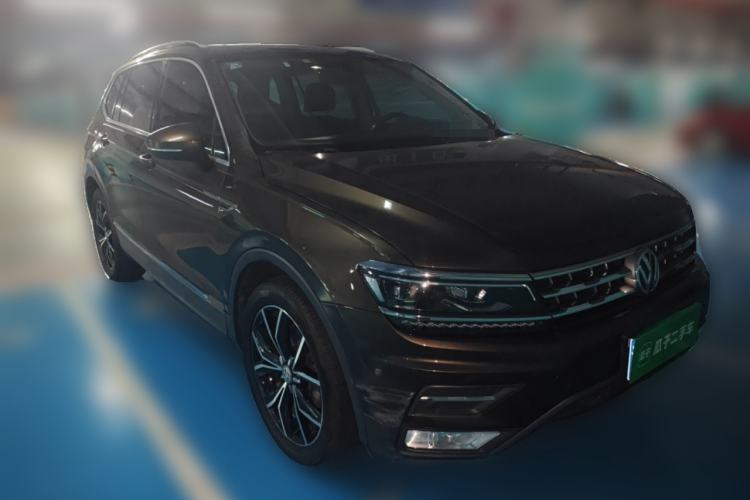 Used Volkswagen Tiguan L 2017 330TSI Automatic Two-Wheel Drive Flagship Edition Front Right 45 Deg
