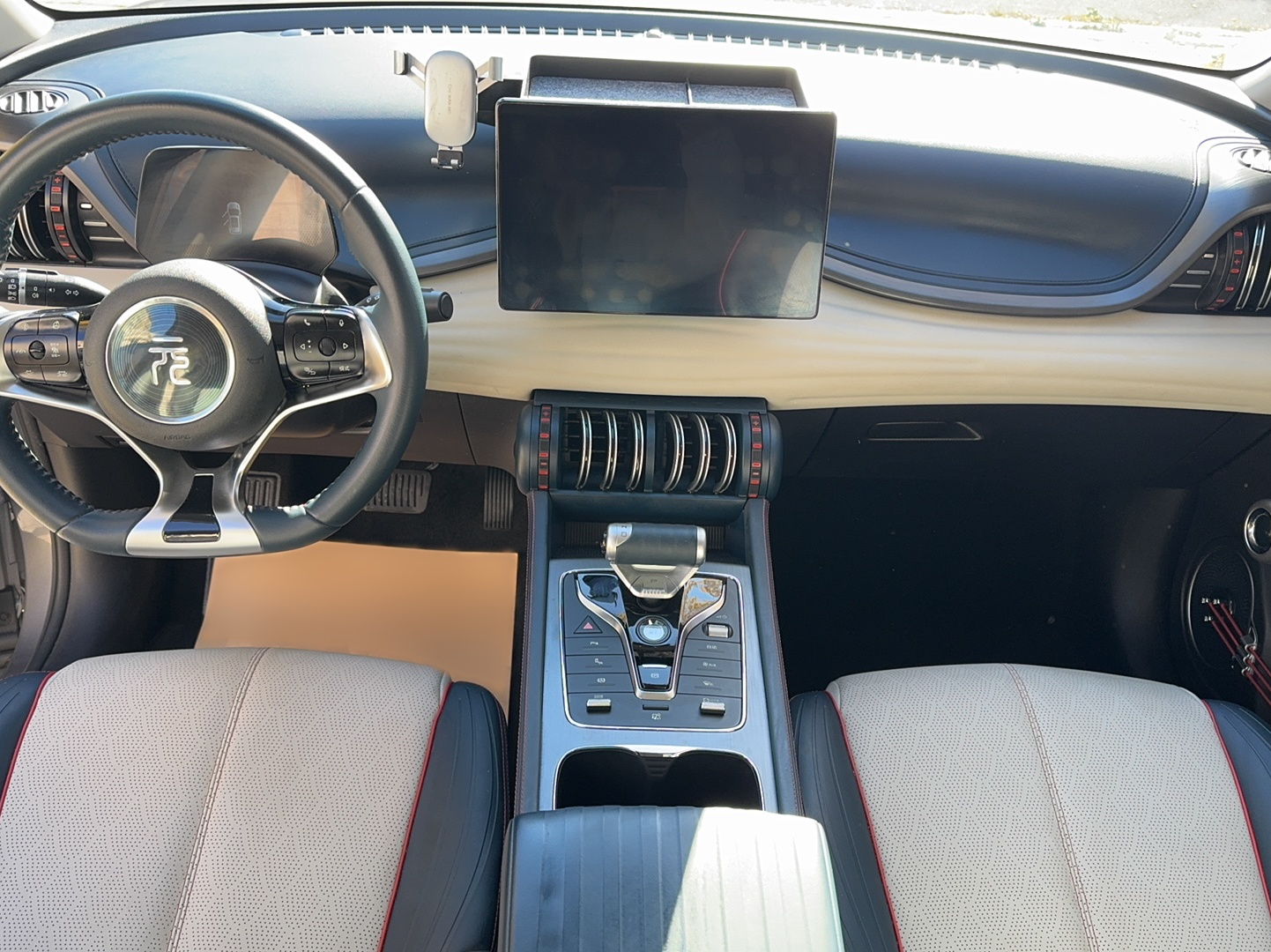 BYD Yuan PLUS 2022 510 km Flagship Version — снимка 13