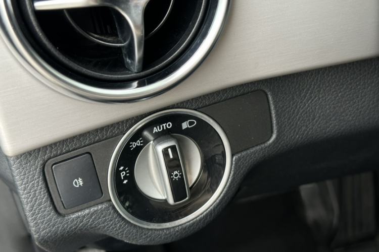 Used Mercedes-Benz GLK-Class 2013 Facelift GLK 300 4MATIC Fashion Edition Interior 1