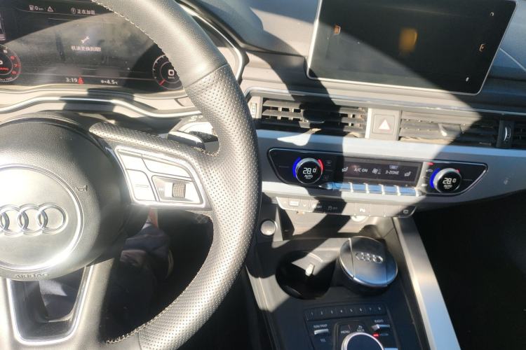 Used Audi A4L 2018 30th Anniversary Edition 40 TFSI Fashion Model
