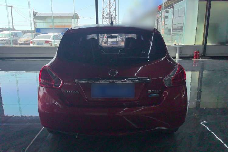 Used Nissan Tiida 2014 1.6L CVT Cool Cafe Edition
