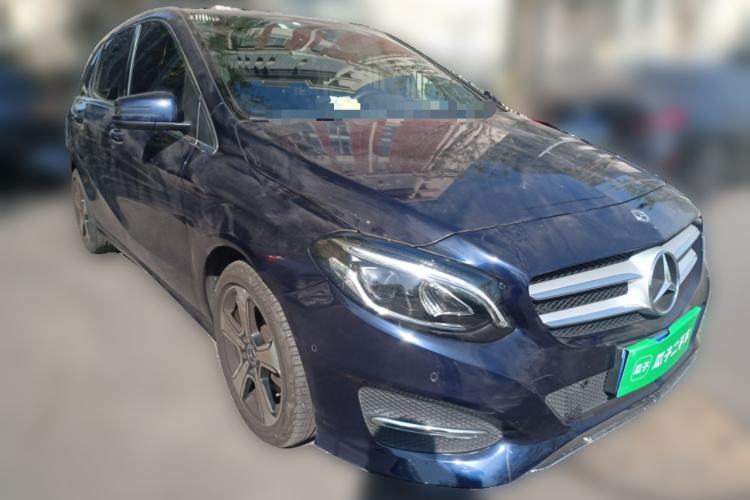 Used Mercedes-Benz B-Class 2018 B 200 Fashion Model Front Right 45 Deg