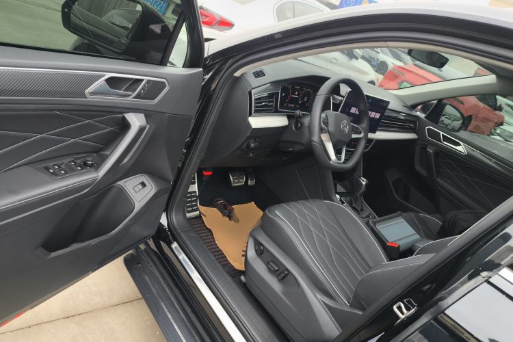 Used Volkswagen Tiguan L 2024 Outstanding Model 330TSI Automatic Two-Wheel Drive R-Line Dragon Glory Edition Driver Seat