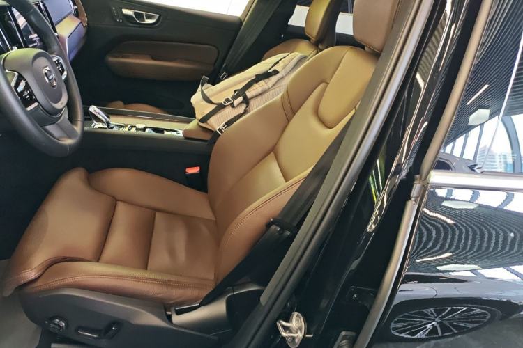 Used Volvo XC60 2024 B5 4x4 Smart Luxury Edition
