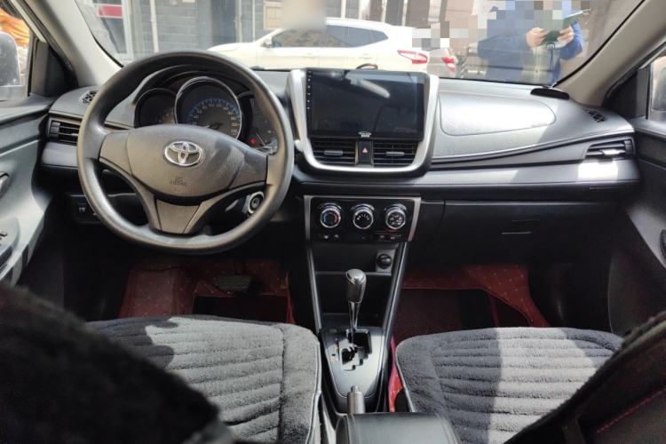 Used Toyota YARiS L Zhi Xuan 2017 1.5E CVT Enhanced Performance Edition Center Console