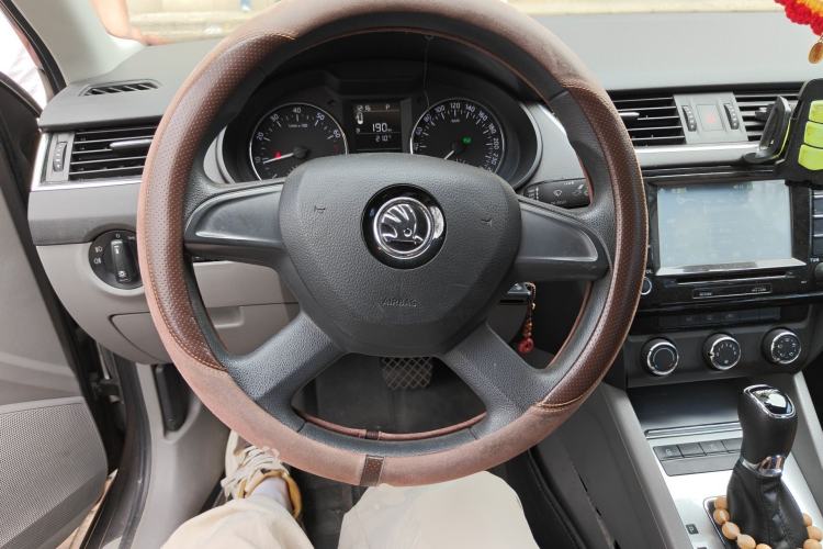 Used Skoda Octavia 2015 1.6L Automatic Yijie Edition Steering Wheel