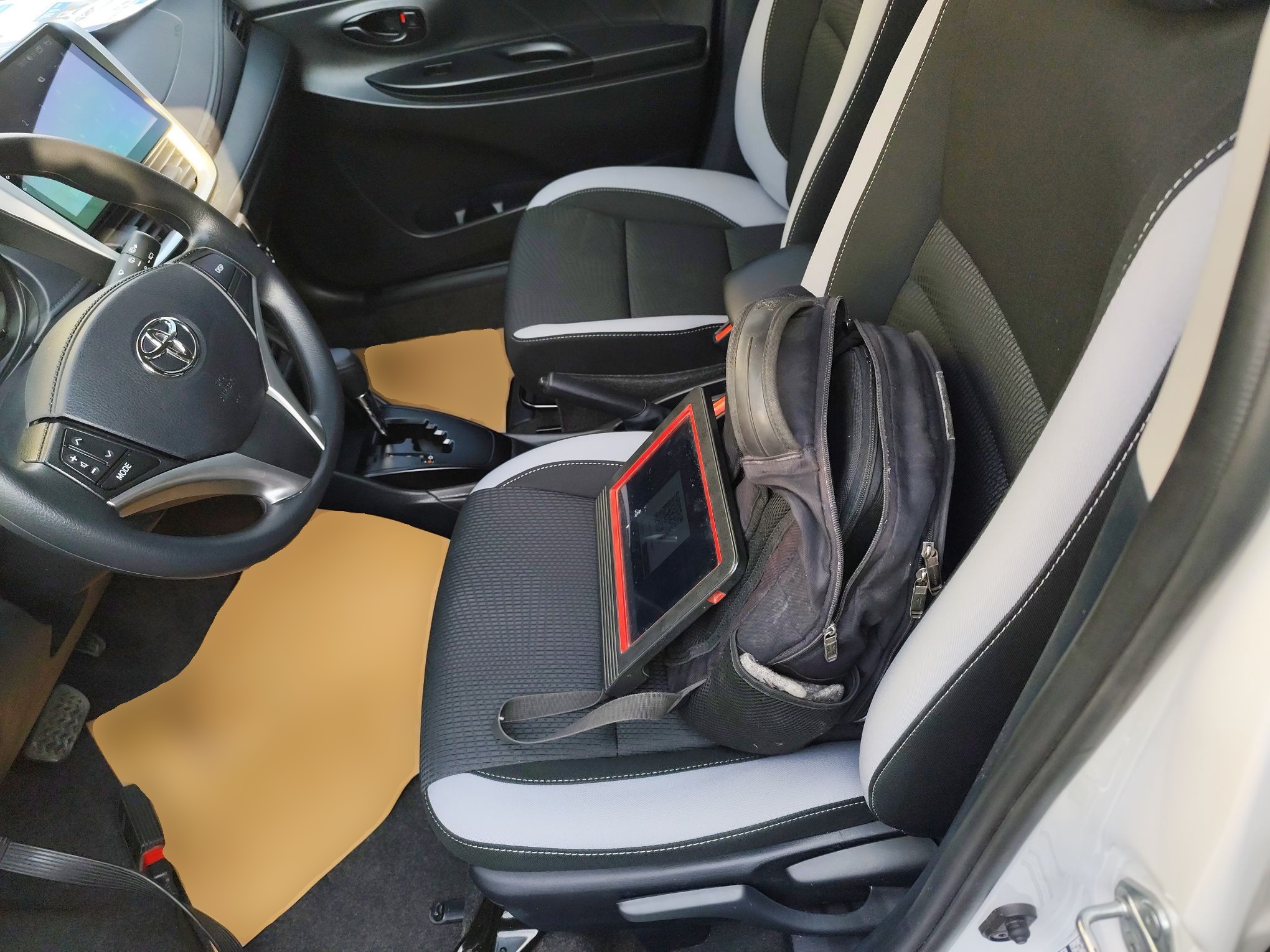 المقاعد الأمامية داخل السيارة