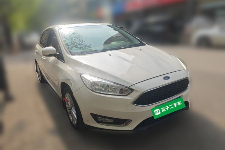 Used Ford Focus 2015 Hatchback 1.6L Manual Fashion Edition Front Right 45 Deg