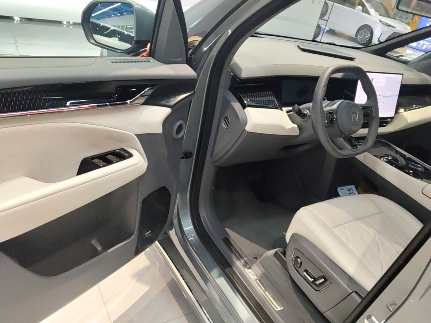 Zeekr 009 2024 Six-Seat Executive Version 4WD 108 kWh — снимка 20