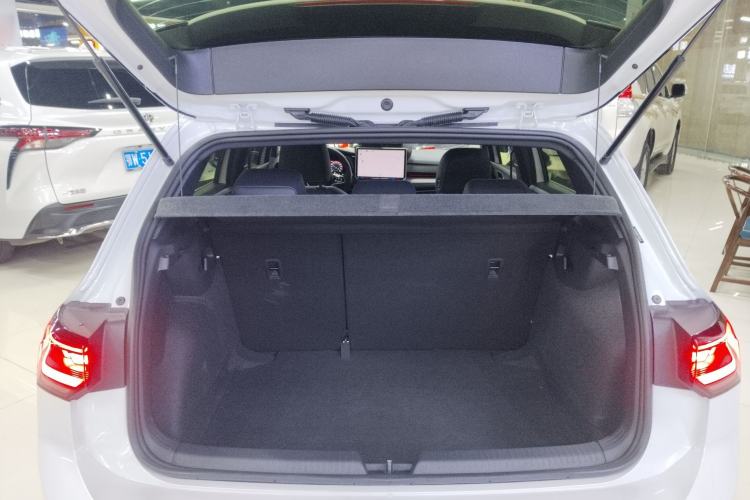 Used Volkswagen Golf 2025 300TSI R-Line Trunk