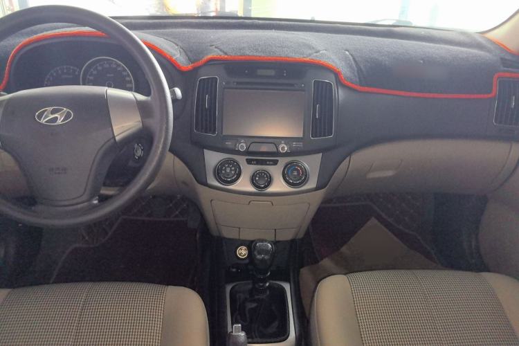 Used Hyundai Celesta 2011 1.6L Manual Comfort Edition Center Console