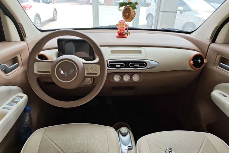 Used Wuling Hongguang MINIEV 2025 Four-Door Version Advanced Edition Center Console