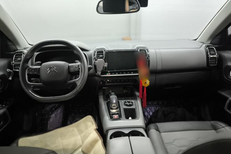 Used Citroen C5 AIRCROSS 2017 380THP Luxury Model Center Console