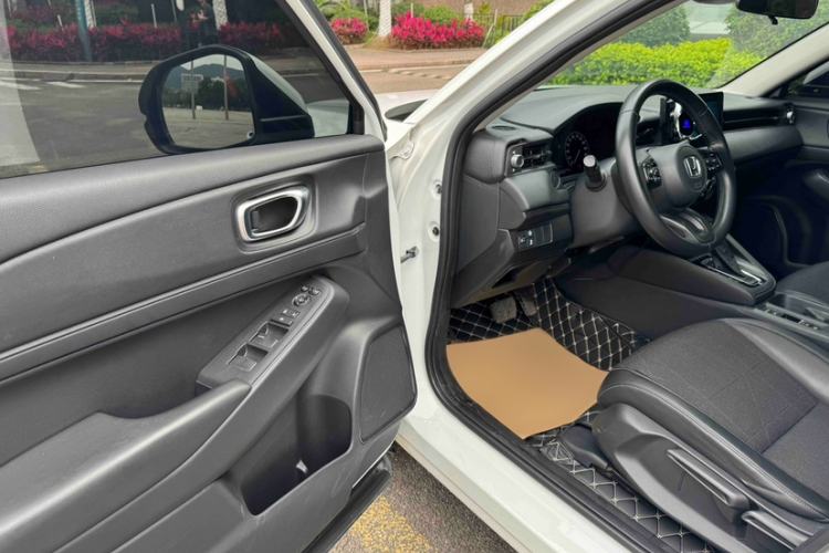 Used Honda Vezel 2023 1.5L CVT Pioneer Edition Interior 11
