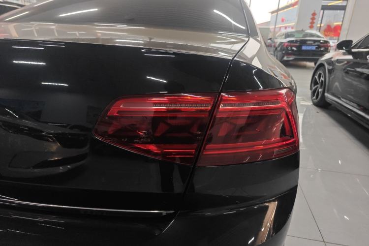 Used Volkswagen Magotan 2020 330TSI DSG Leading Model Right Rear Taillight