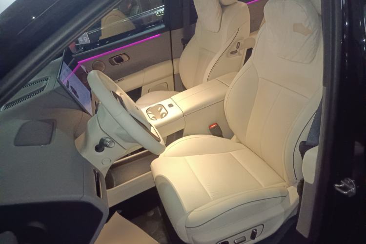 Used Li Auto i6 2025 Model Two-Wheel-Drive Standard Type
