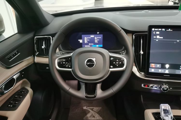 Used Volvo XC90 2025 Facelifted B6 Zhiyuan Luxury Version with 6 Seats