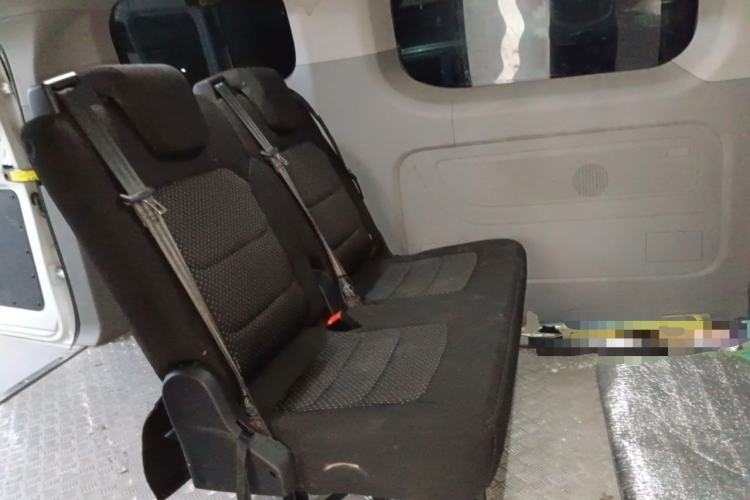 Used SAIC MAXUS Xintu V70 2023 2.0T Elite Edition Manual Transmission Short Wheelbase Low Roof 5/6 Seats (125 hp)
