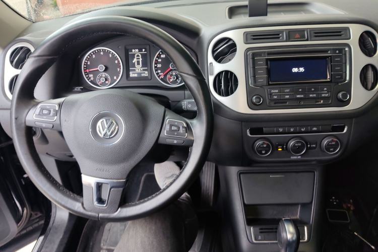 Used Volkswagen Tiguan 2017 300TSI Automatic Two-Wheel Drive Silk Road Comfort Edition Center Console