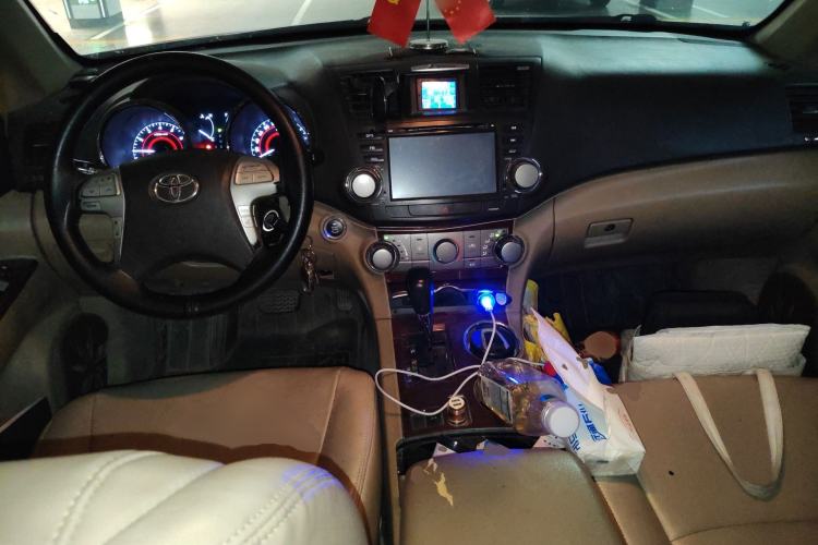 Used Toyota Highlander 2012 2.7L 2WD 5-Seater Elite Edition Center Console