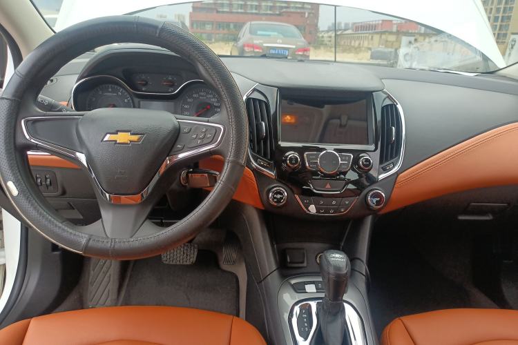 Used Chevrolet Cruze 2015 1.5L Automatic Luxury Edition Center Console