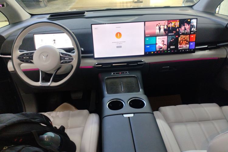 Used VOYAH Dream 2025 PHEV Four-Wheel-Drive Flagship Kunpeng Edition Center Console