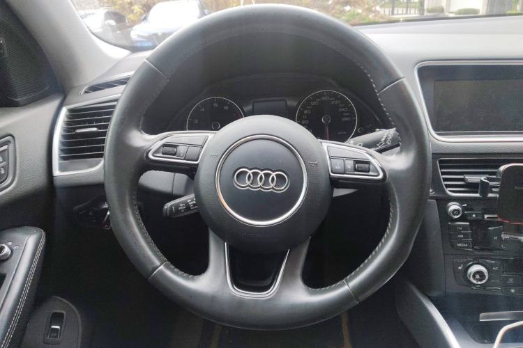 Used Audi Q5 2017 Plus 40 TFSI Technology Model