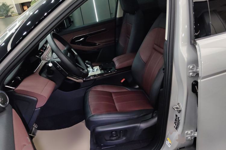 Used Land Rover Range Evoque 2023 Aurora L 249 PS Luxury Edition
