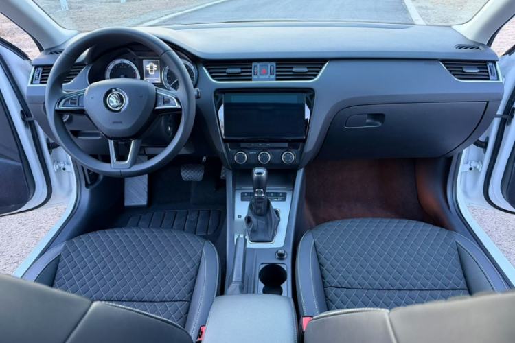 Used Skoda Octavia 2019 1.5L Automatic Smart Drive Luxury Edition China VI Standard
