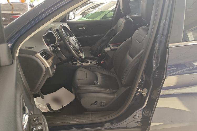 Used Jeep Cherokee 2016 2.4L Professional Smart Version