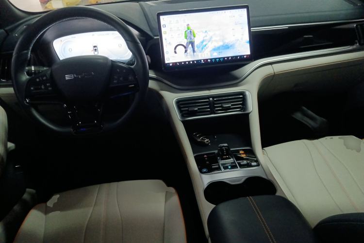 Used BYD Song PLUS New Energy 2023 Champion Edition DM-i 110KM Flagship Model Center Console