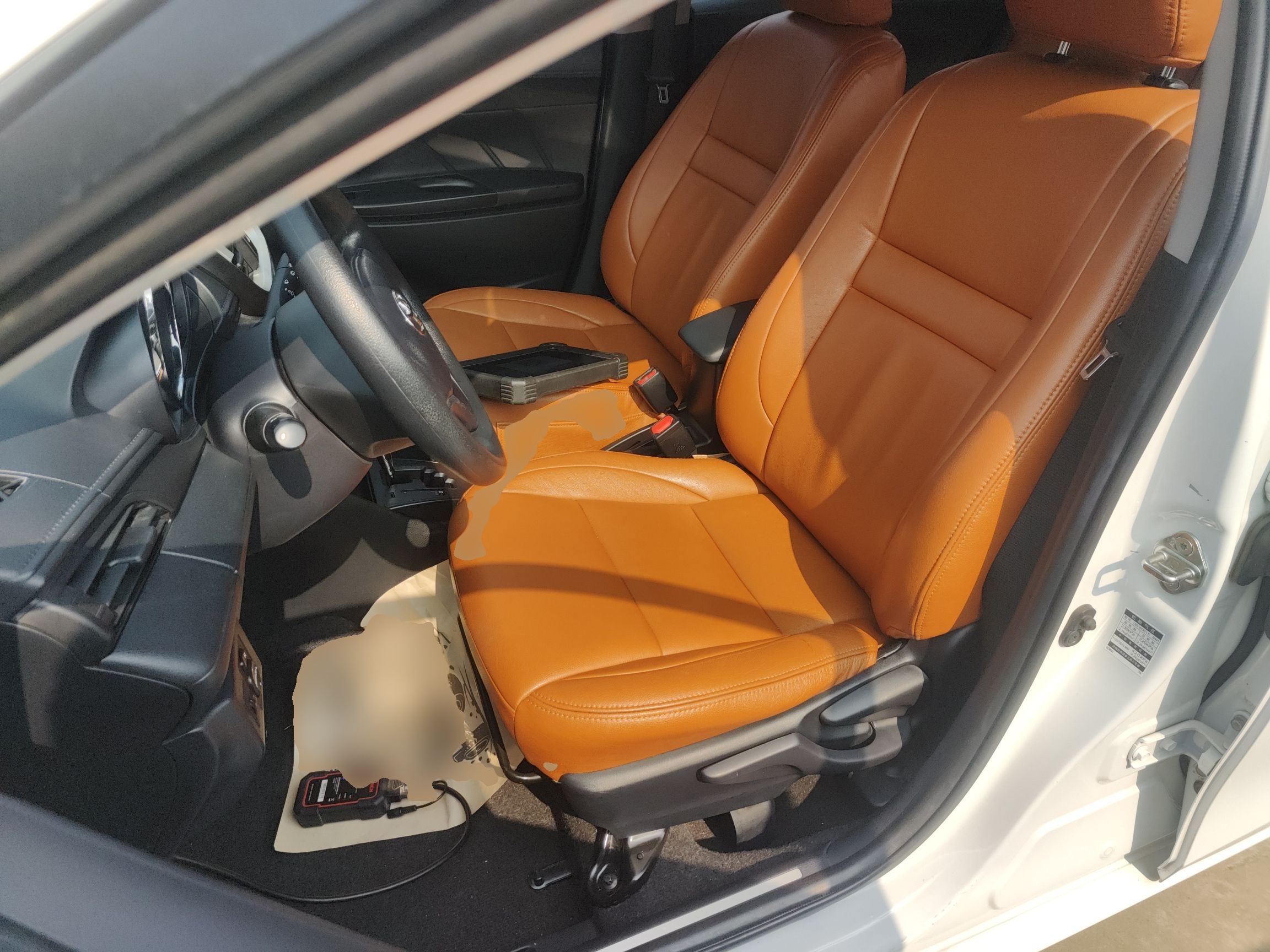 المقاعد الأمامية داخل السيارة