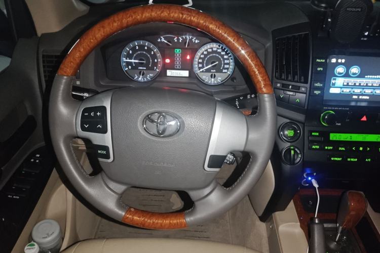 Used Toyota Land Cruiser 2012 4000
