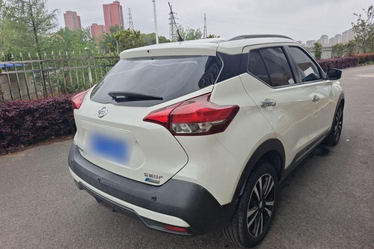 Used Nissan Kicks 2017 1.5L CVT Smart Drive Edition Rear Right 45 Deg