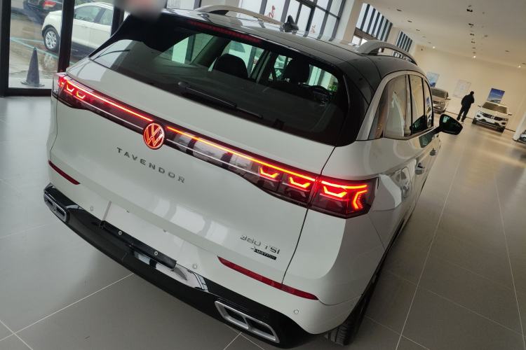 Used Volkswagen Tavendor 2024 380TSI All-Wheel Drive R-Line Cruise Edition