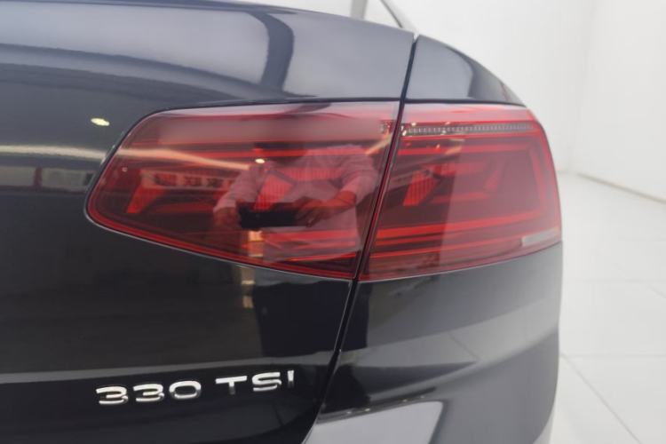 Used Volkswagen Magotan 2023 2 Million Units Limited Edition 330TSI DSG Leading Version Exterior 8