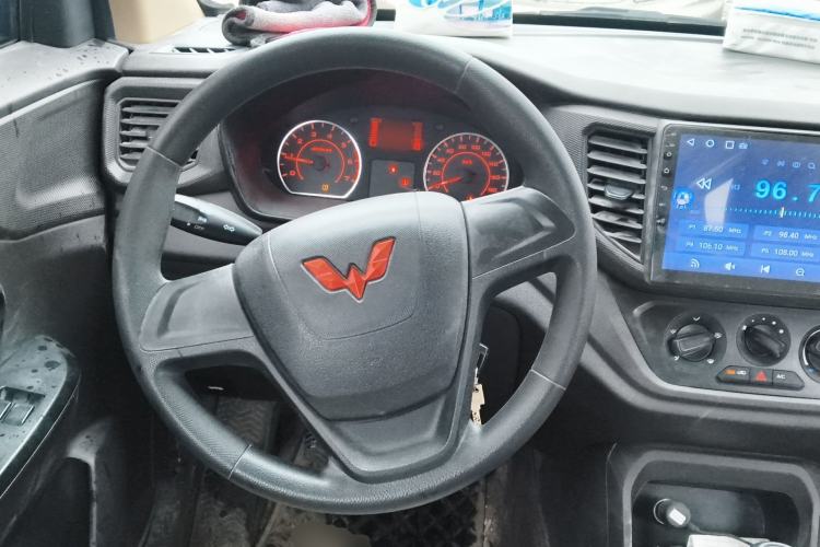 Used Wuling Hongguang V 2022 1.5L Jingqu Version Hydraulic Power Steering LAR Steering Wheel