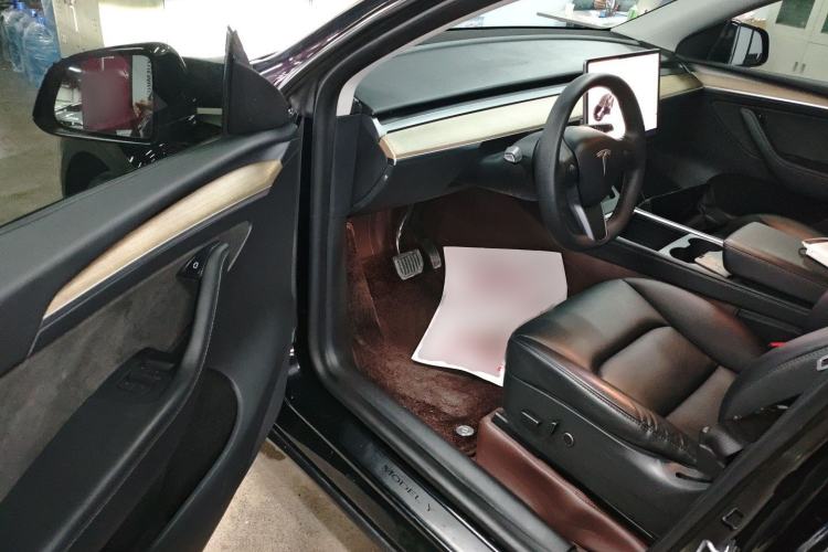 Used Tesla Model Y 2022 Long-Range All-Wheel-Drive Version
