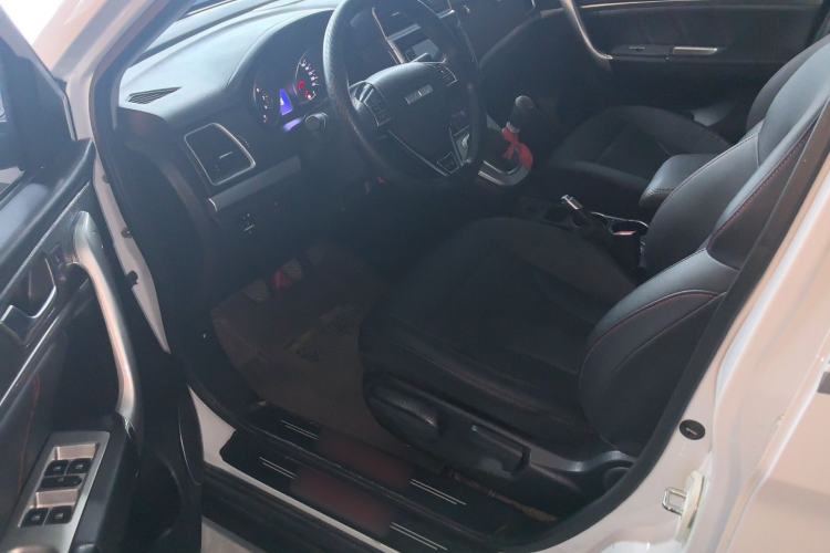 Used Haval M6 2019 1.5T Manual Two-Wheel Drive Elite Version China VI Standard Driver Seat