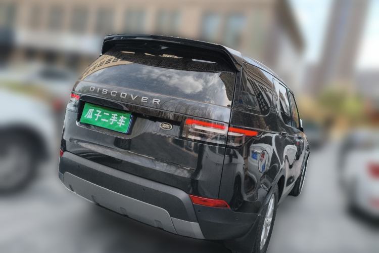 Used Land Rover Discovery 2018 2.0T SE Rear Right 45 Deg